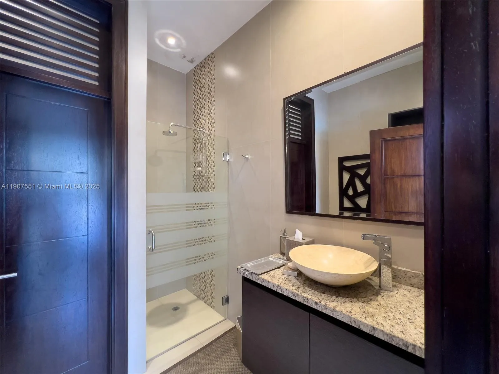 Ecuador, 8 Bedrooms Bedrooms, ,11 BathroomsBathrooms,Residential,Active,254327