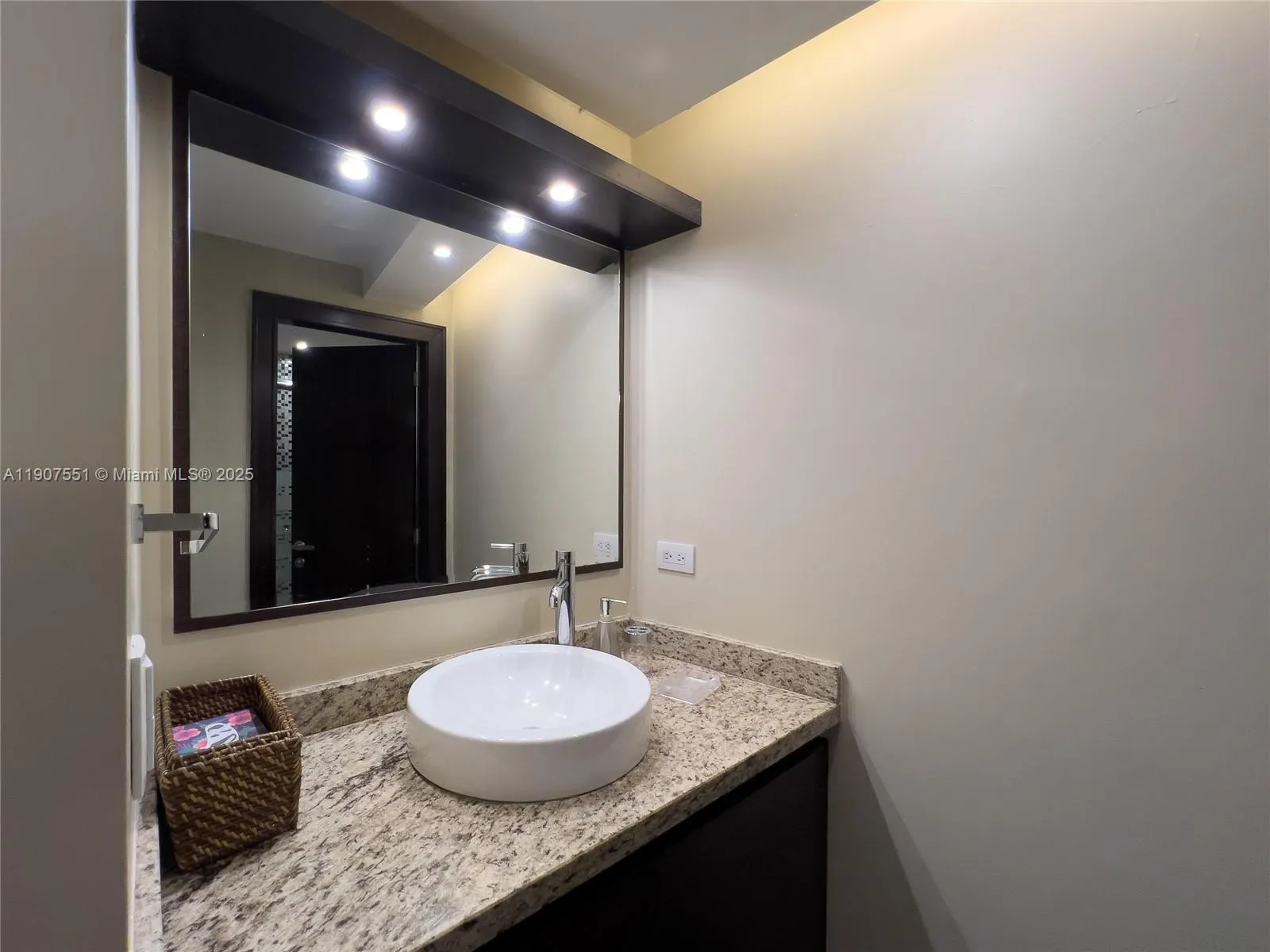 Ecuador, 8 Bedrooms Bedrooms, ,11 BathroomsBathrooms,Residential,Active,254327