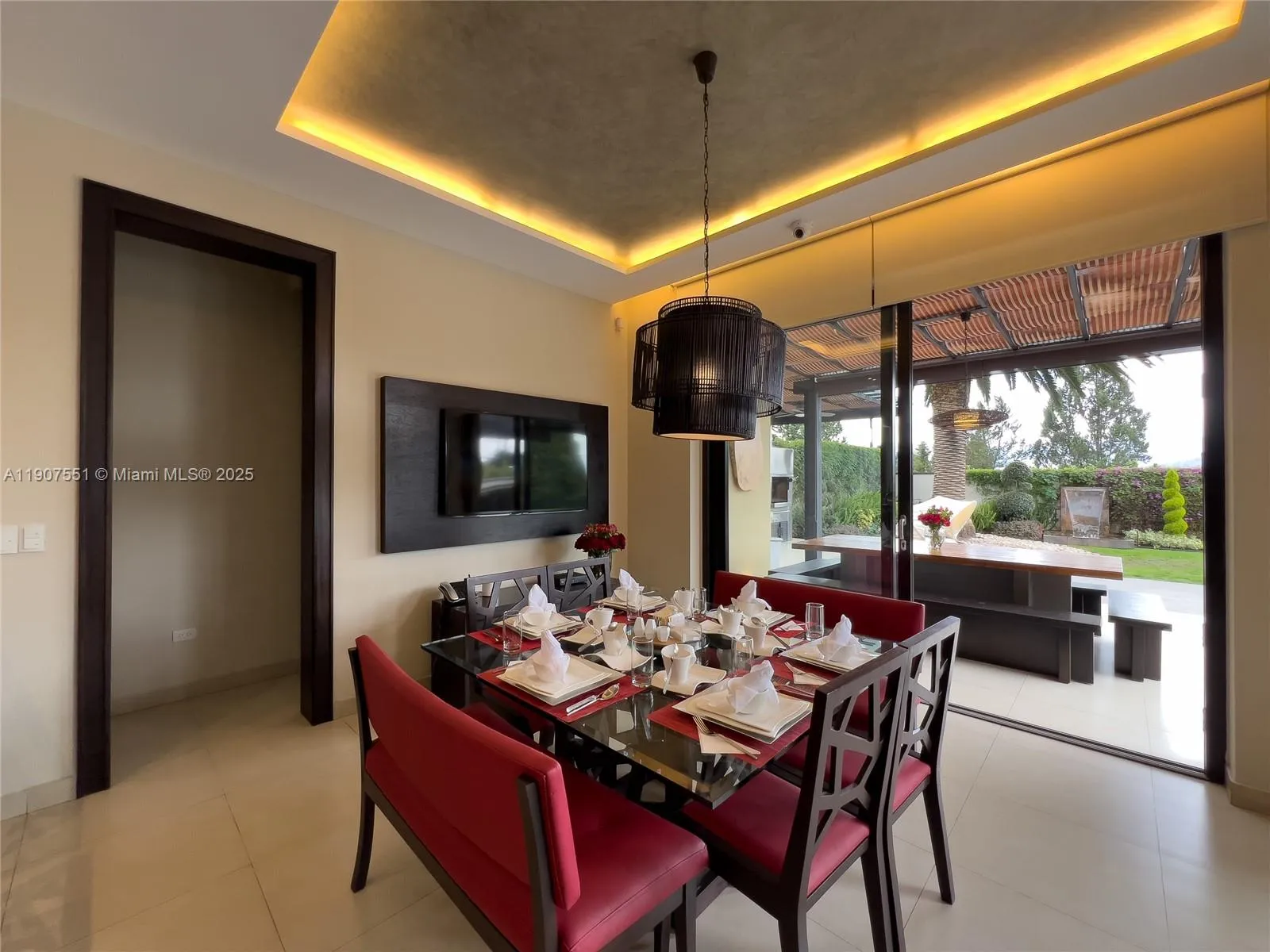 Ecuador, 8 Bedrooms Bedrooms, ,11 BathroomsBathrooms,Residential,Active,254327