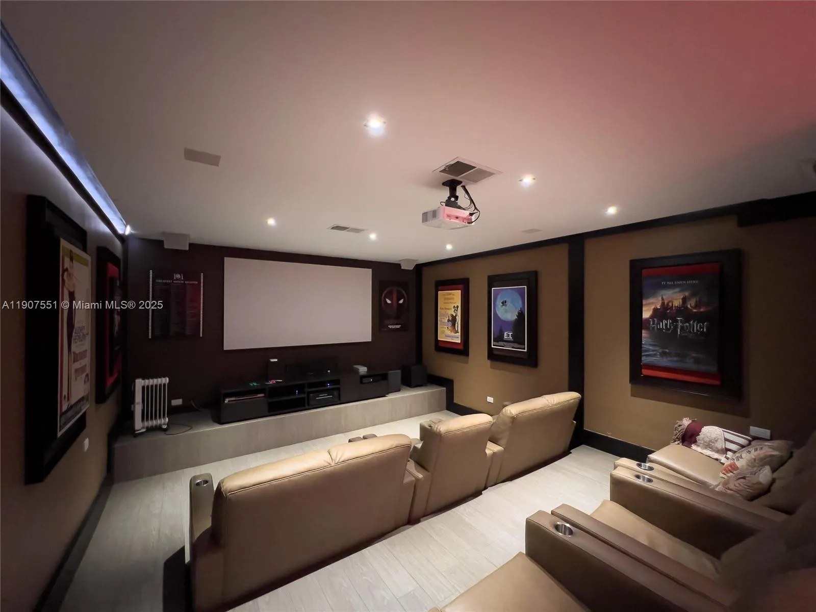 Ecuador, 8 Bedrooms Bedrooms, ,11 BathroomsBathrooms,Residential,Active,254327