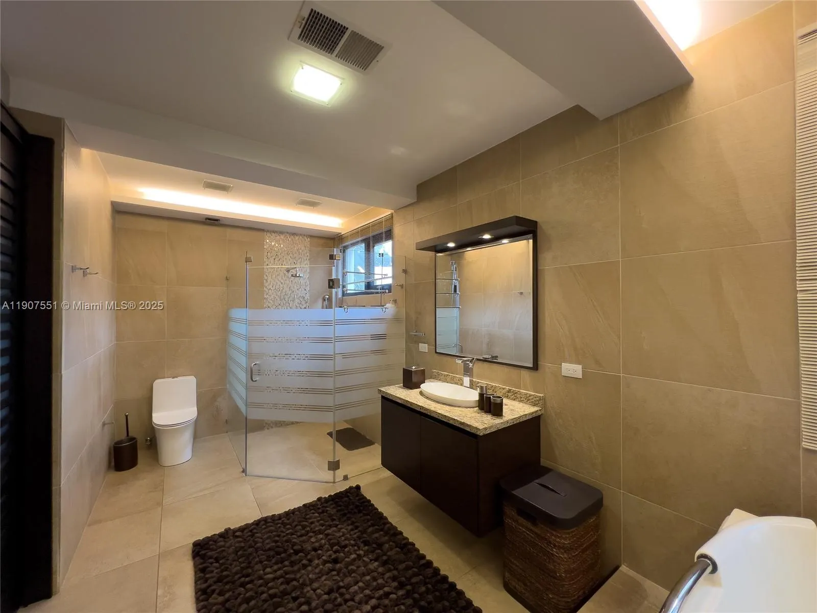 Ecuador, 8 Bedrooms Bedrooms, ,11 BathroomsBathrooms,Residential,Active,254327