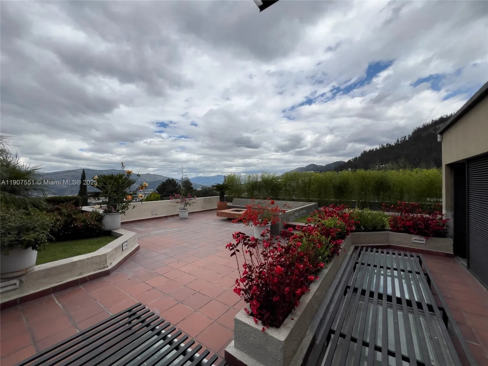 Ecuador, 8 Bedrooms Bedrooms, ,11 BathroomsBathrooms,Residential,Active,254327