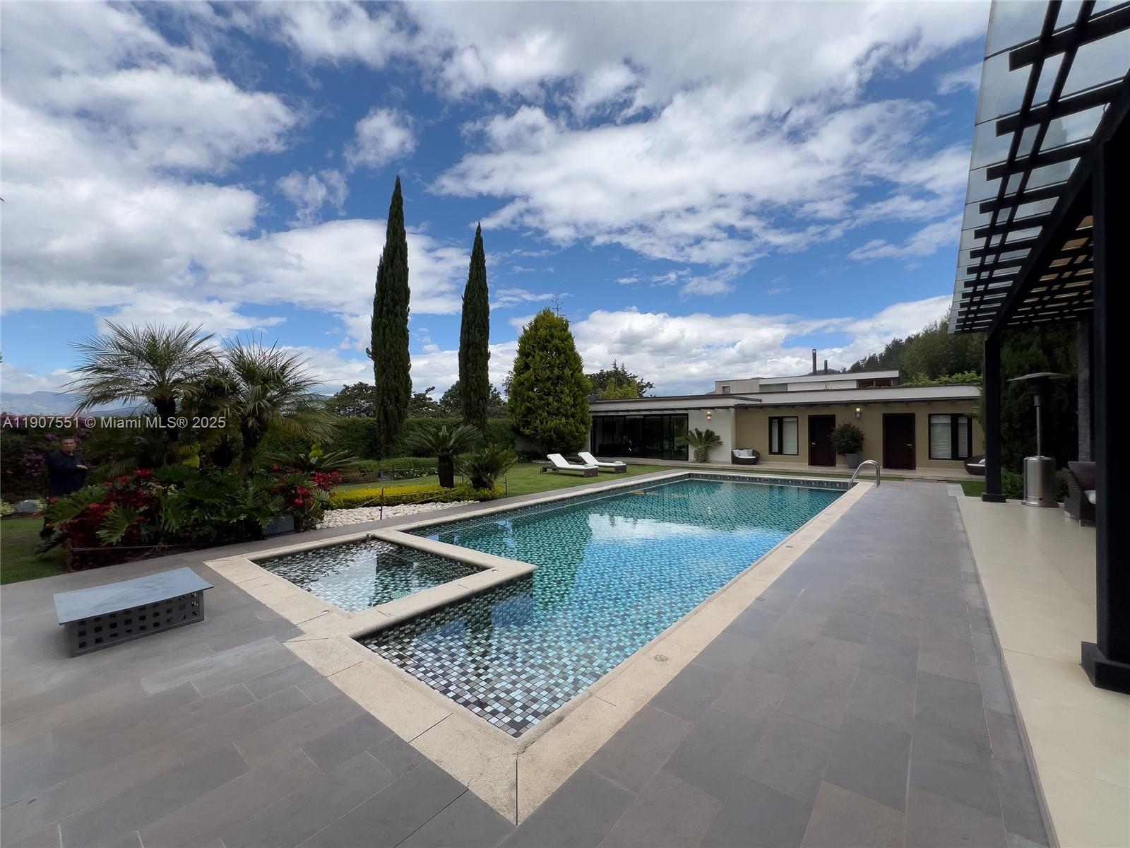 Rincon Del Valle - Residential