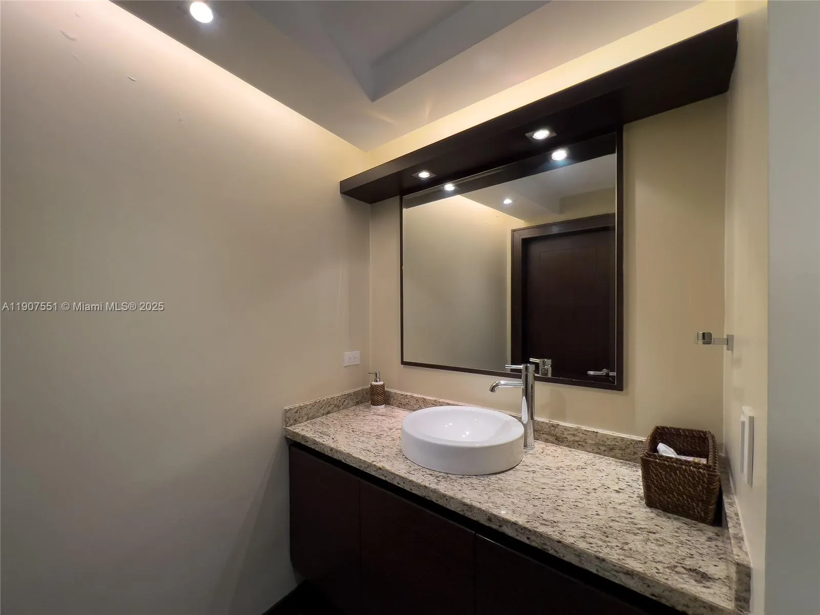 Ecuador, 8 Bedrooms Bedrooms, ,11 BathroomsBathrooms,Residential,Active,254327