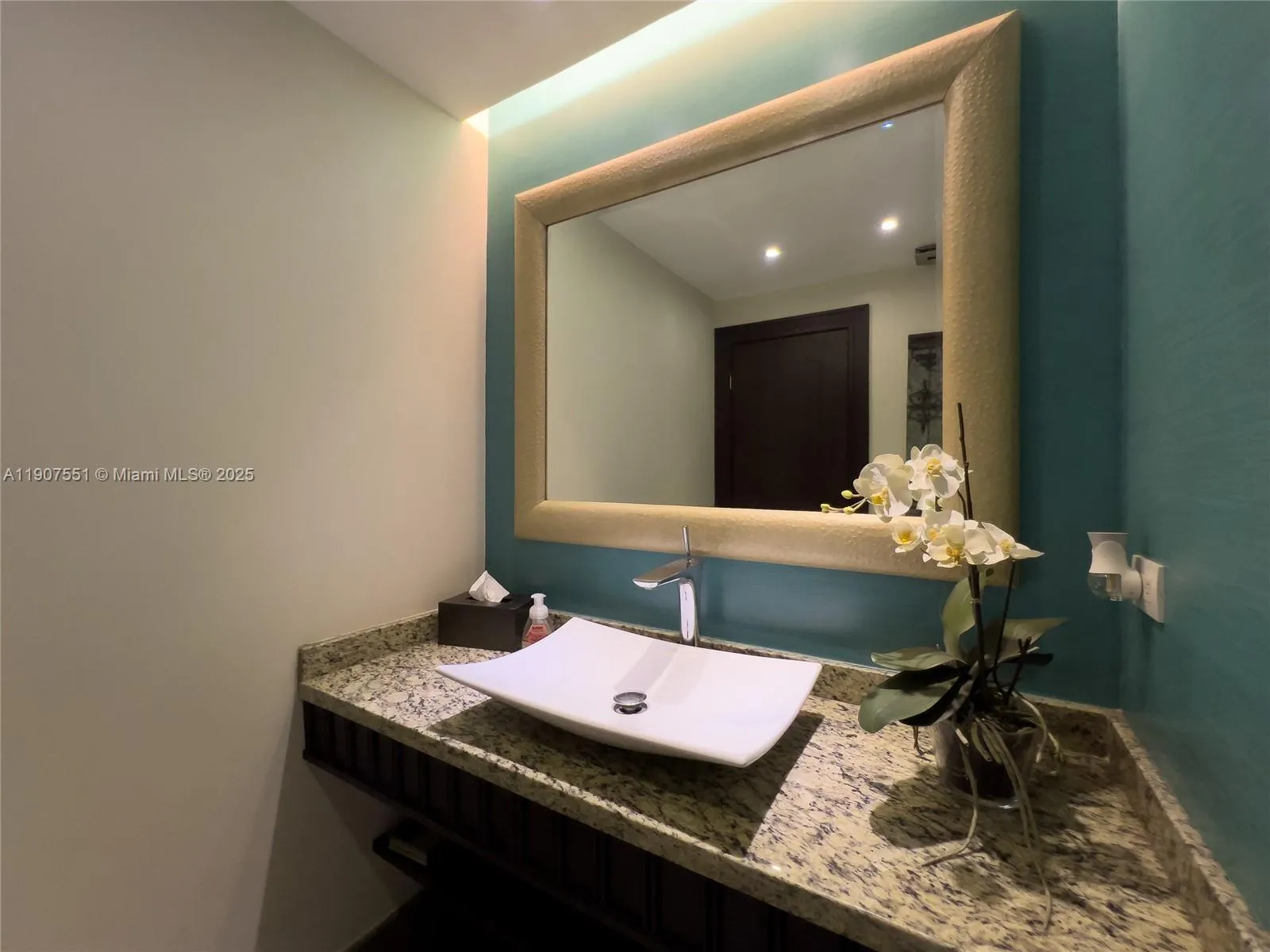 Ecuador, 8 Bedrooms Bedrooms, ,11 BathroomsBathrooms,Residential,Active,254327
