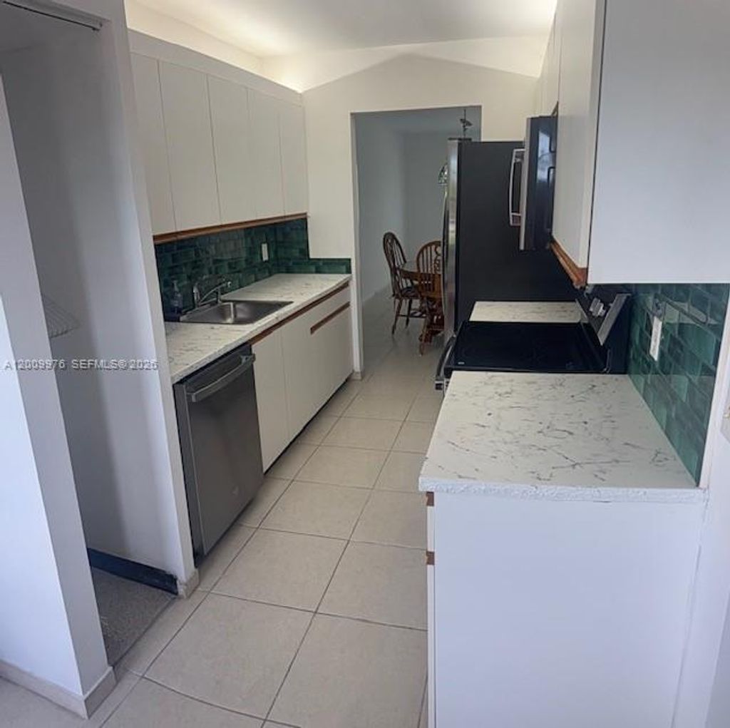 Photo of 1400 SW 124th Ter #302Q, Pembroke Pines, FL 33027 (MLS # A12009976)