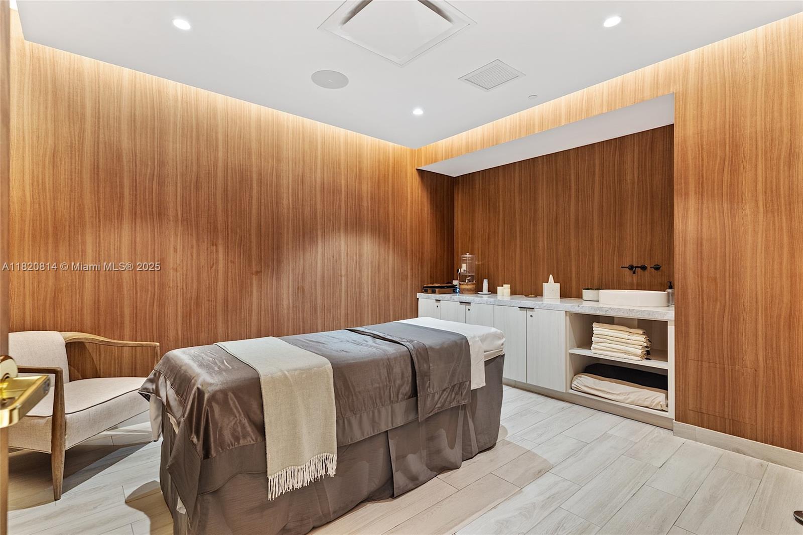 CLUB RESIDENCES AT PARK G - Residential Lease