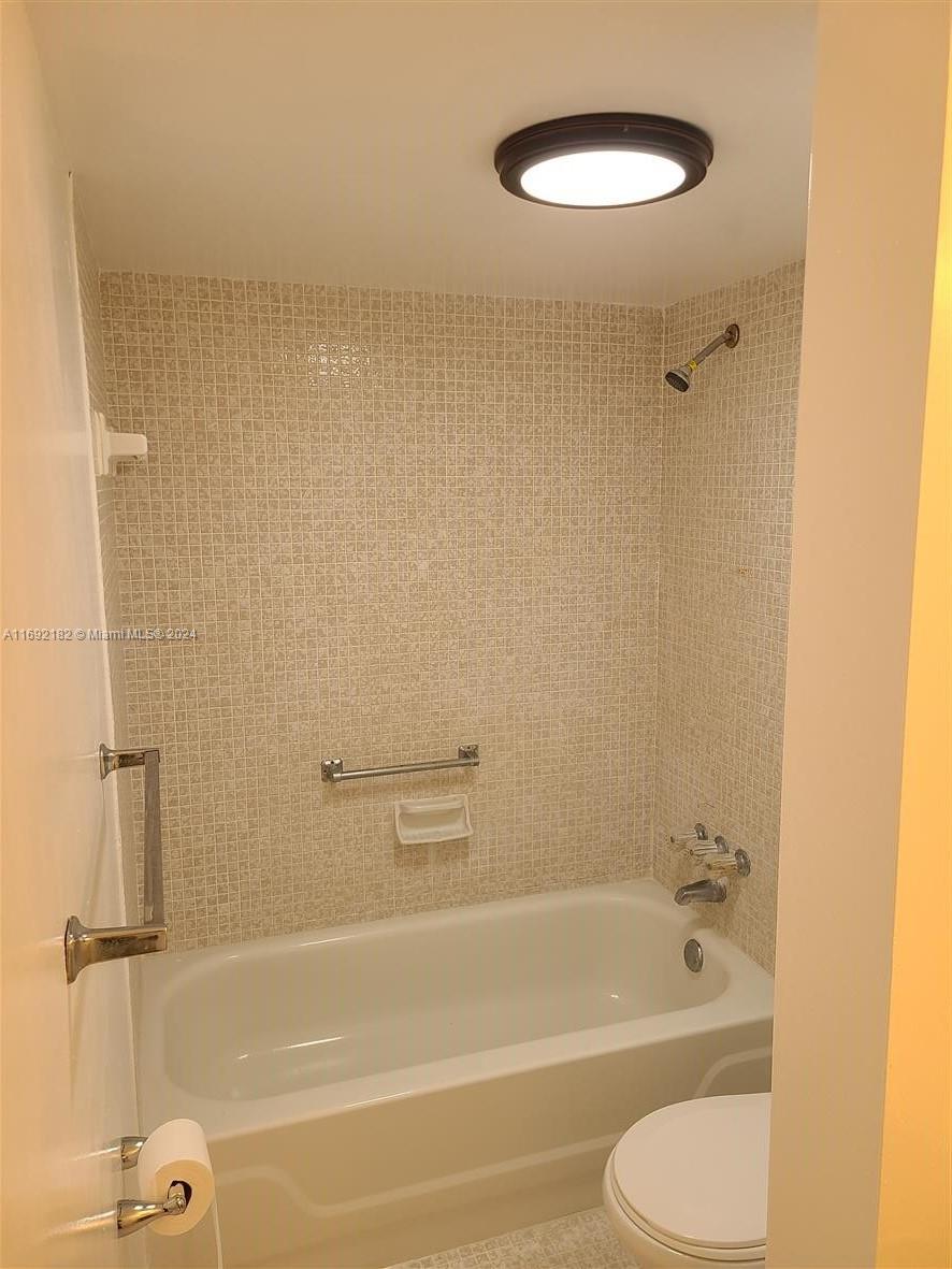 SANDS POINT CONDOMINIUM V - Residential Lease