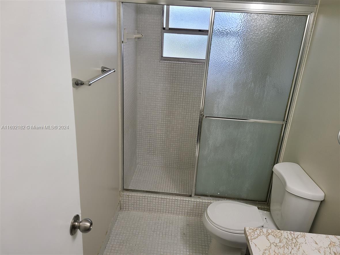 SANDS POINT CONDOMINIUM V - Residential Lease