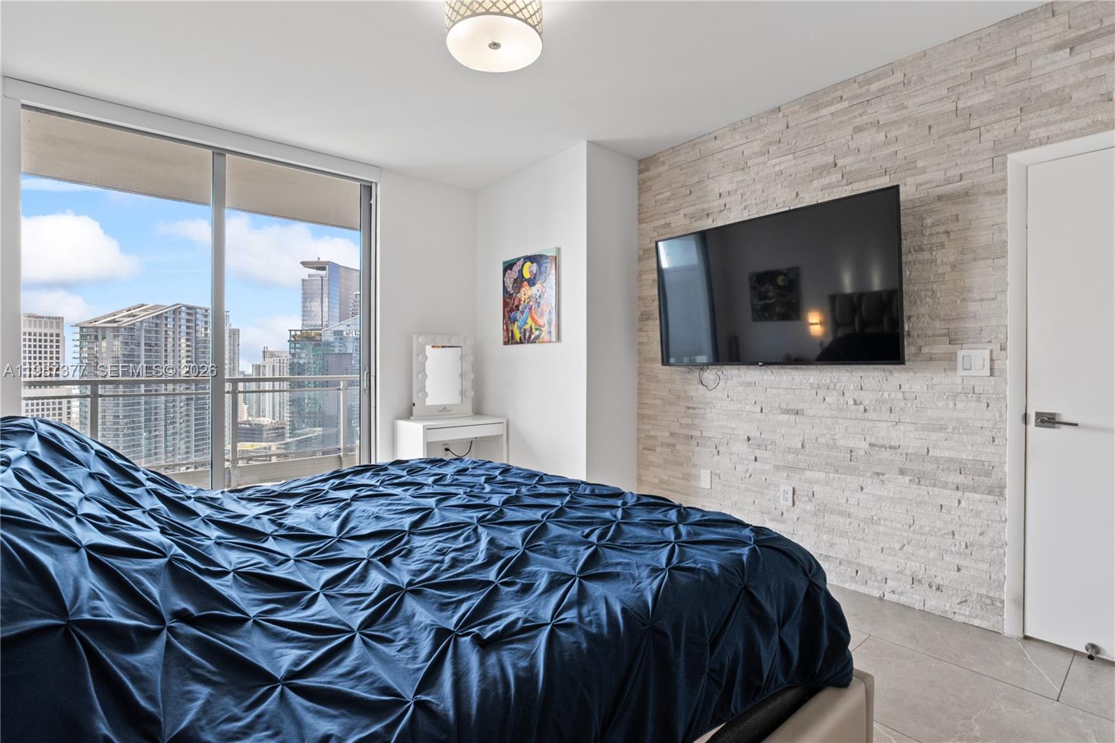 IVY CONDO - Residential