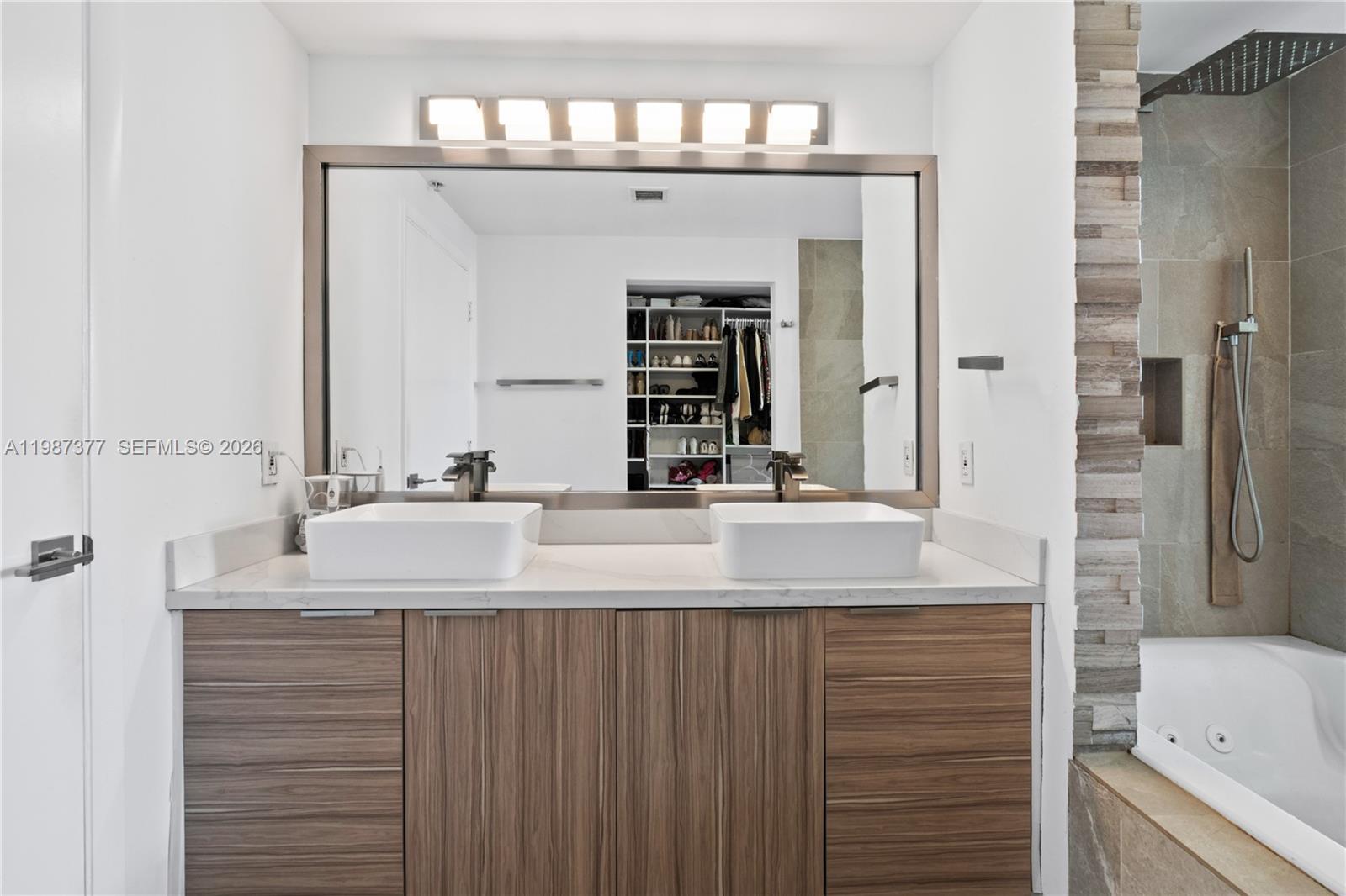 IVY CONDO - Residential