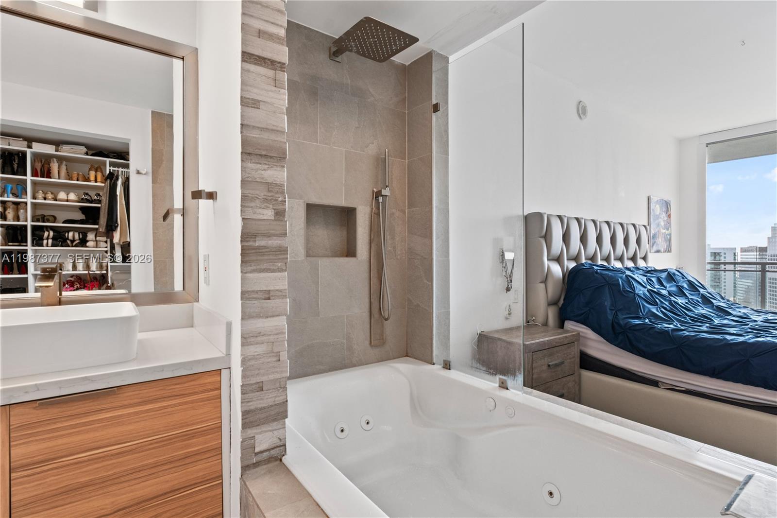 IVY CONDO - Residential