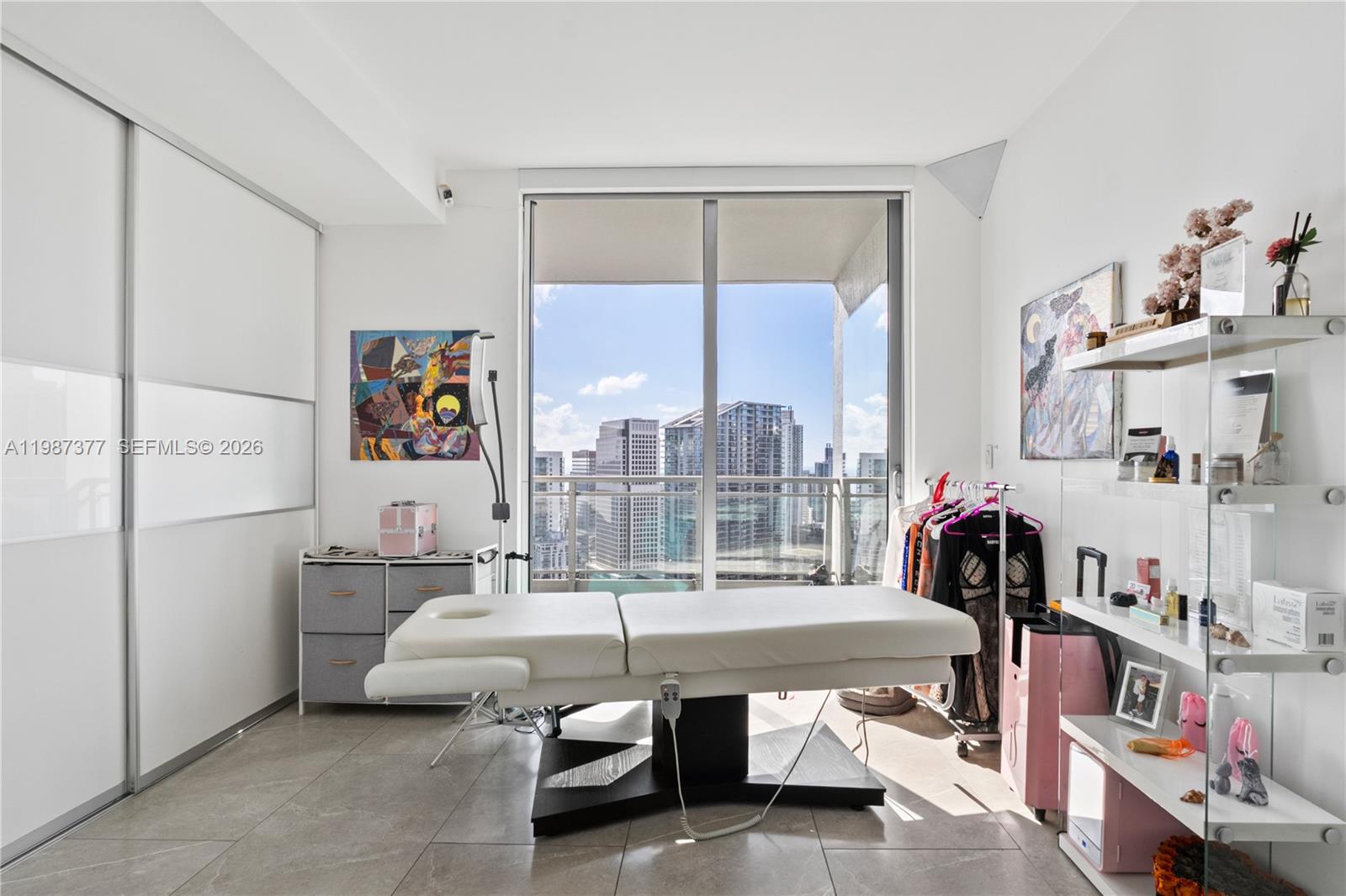 IVY CONDO - Residential