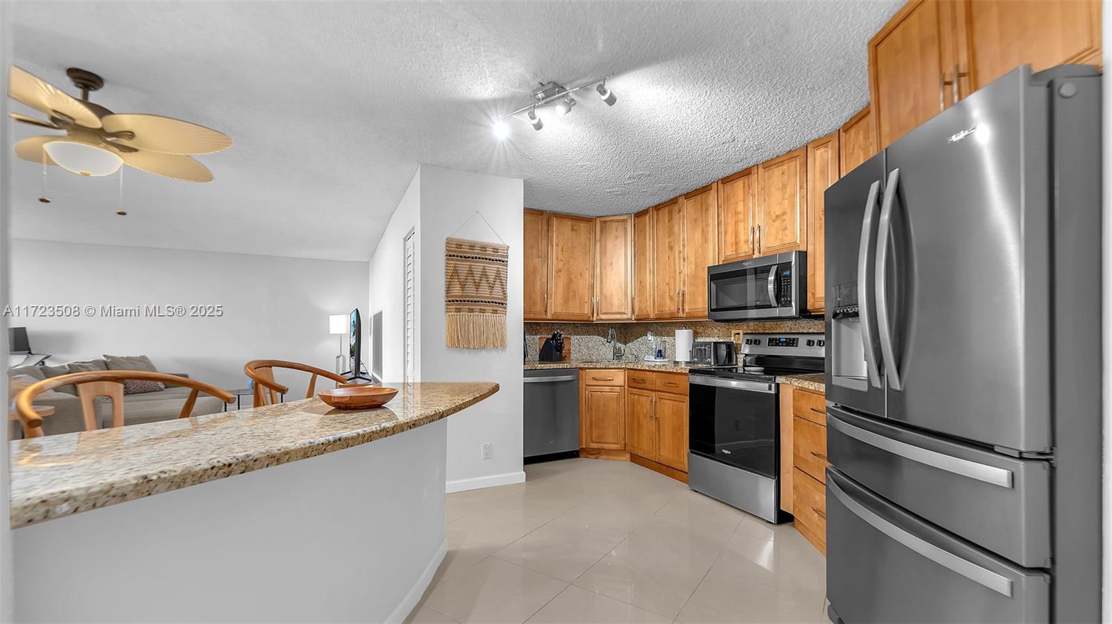 200 LESLIE CONDO - Residential