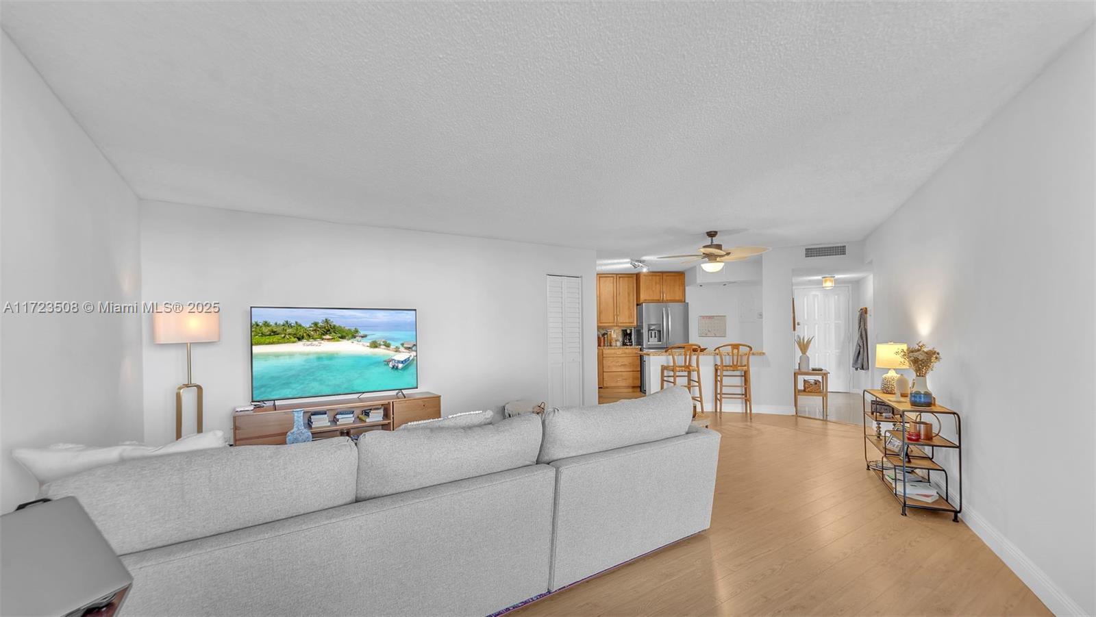 200 LESLIE CONDO - Residential