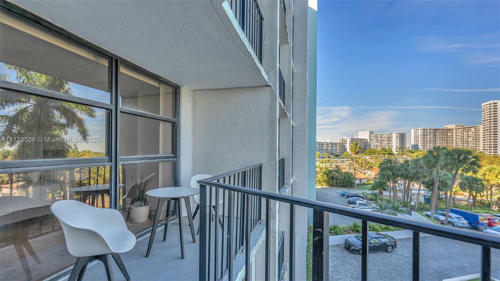200 LESLIE CONDO - Residential