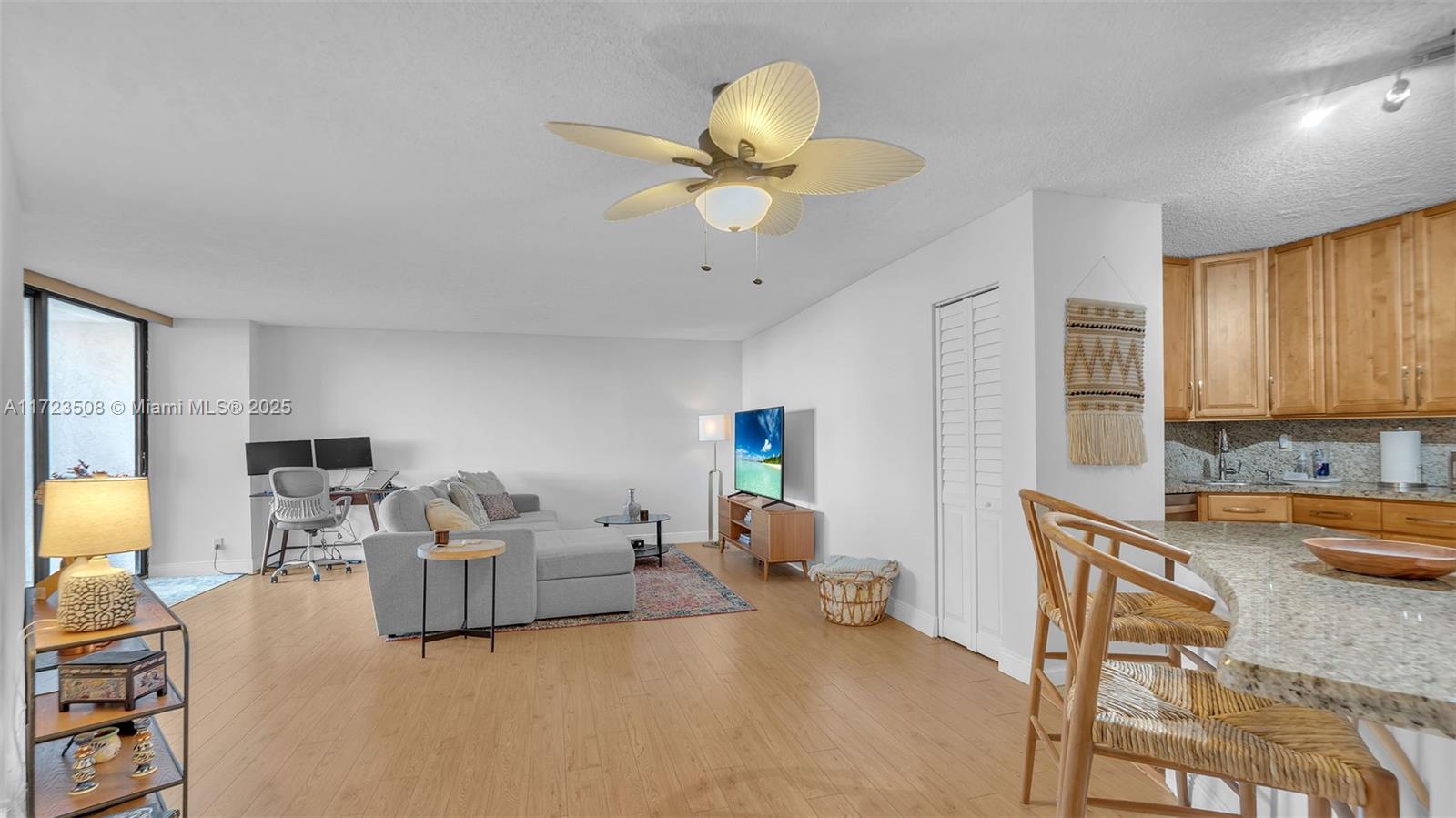 200 LESLIE CONDO - Residential
