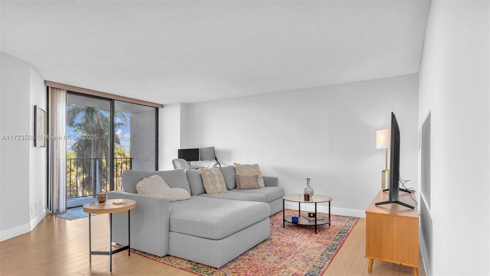 200 LESLIE CONDO - Residential