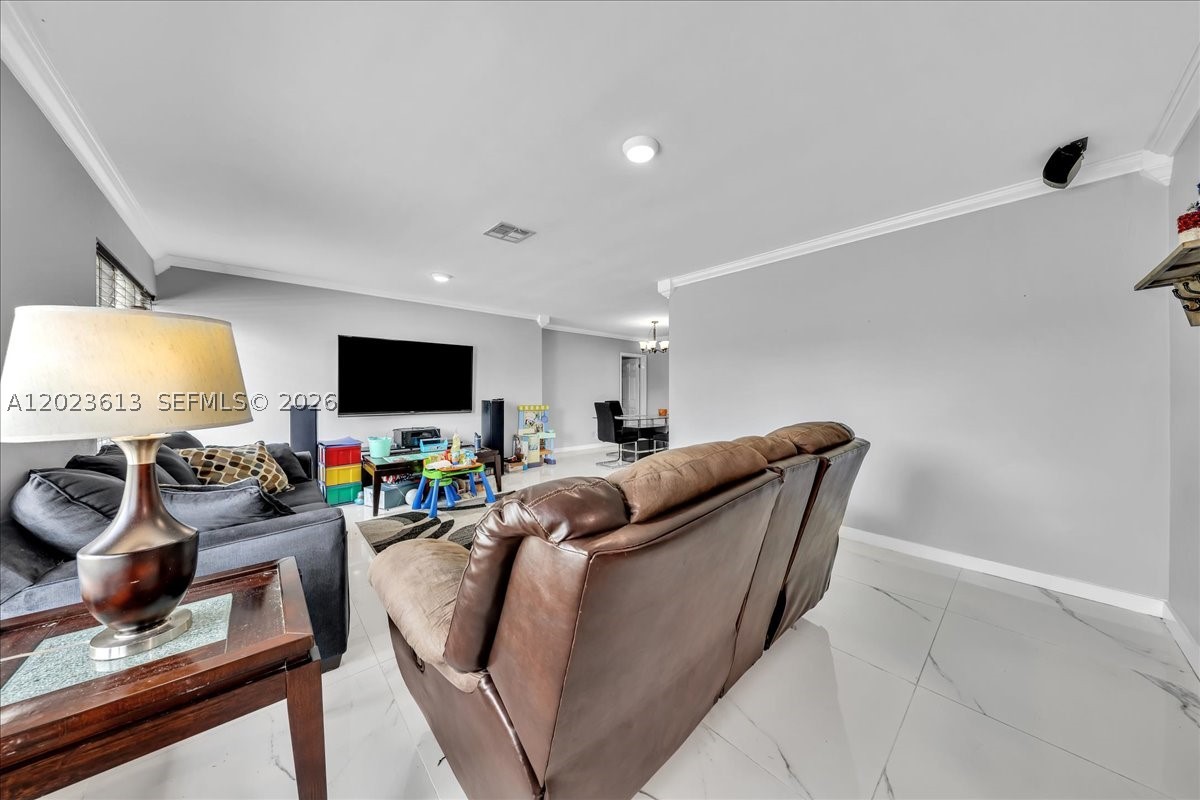 5260 SW 10th Ct