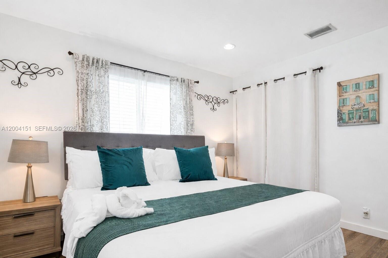 HOLLYWOOD HOMESITES HIGH - Residential