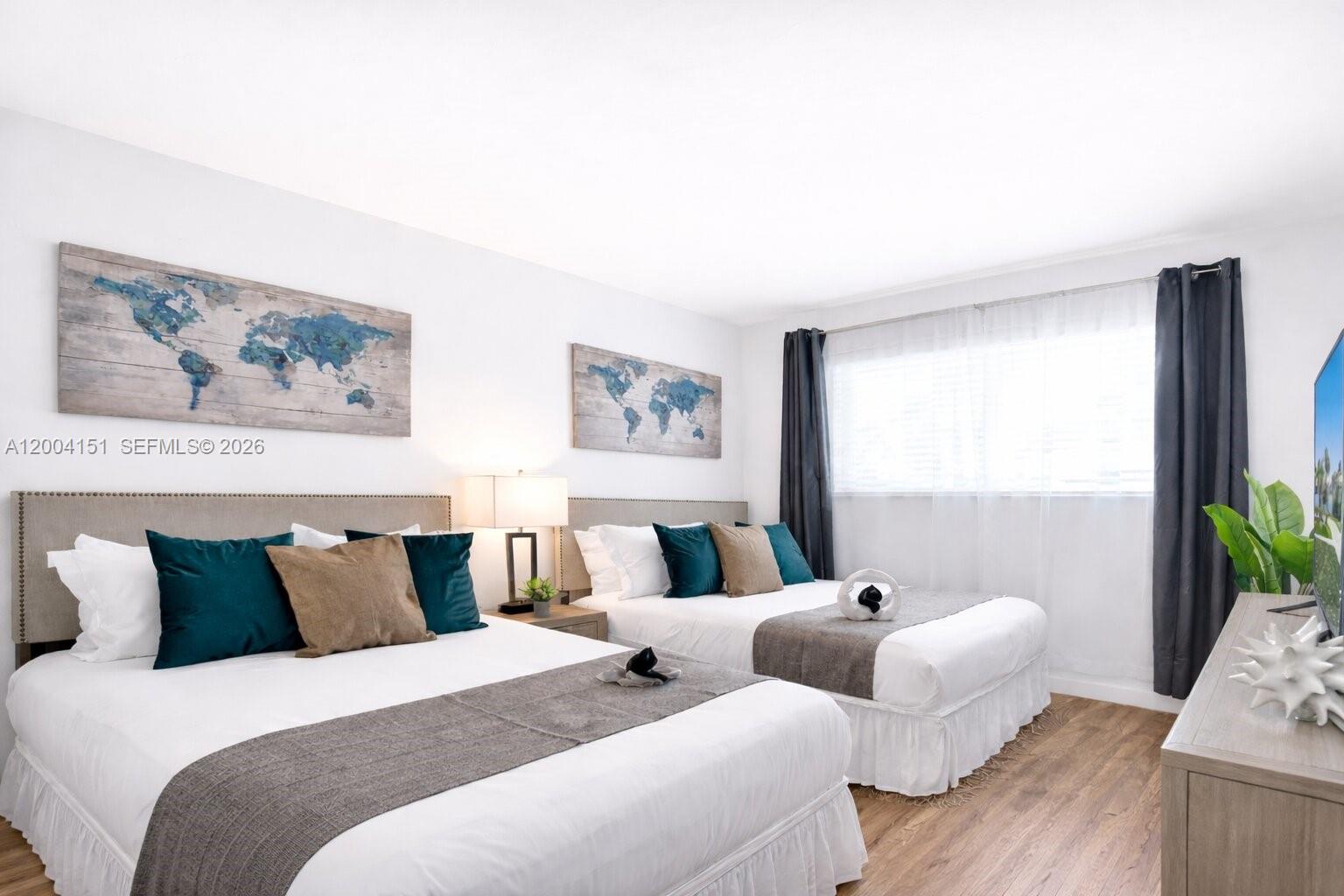 HOLLYWOOD HOMESITES HIGH - Residential