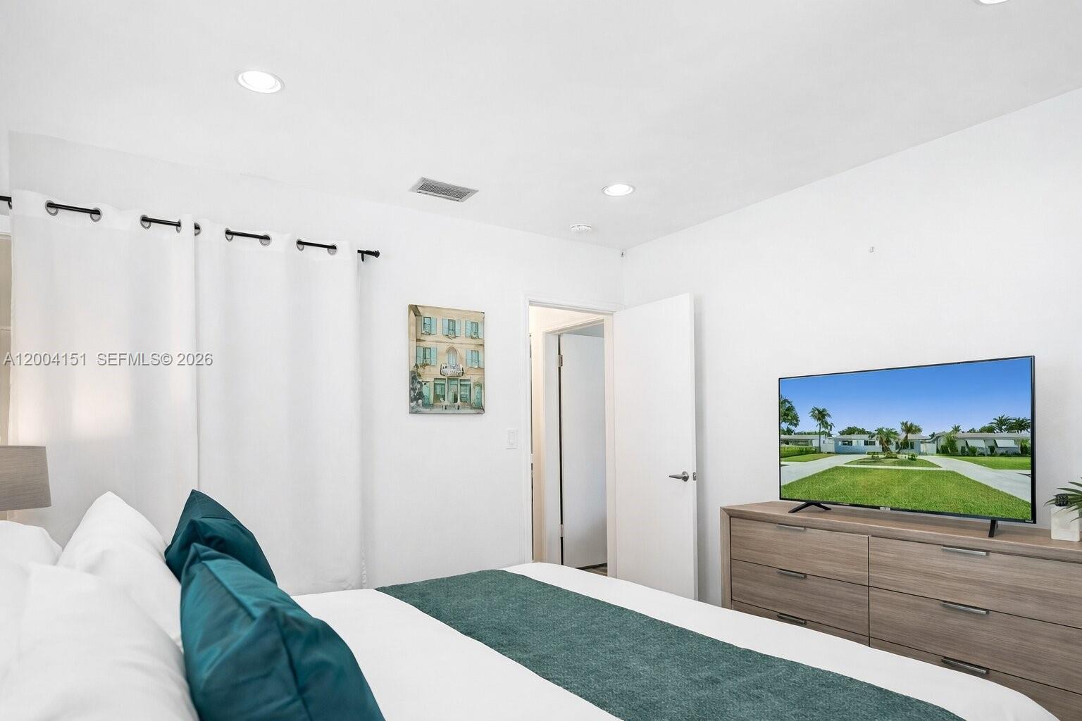 HOLLYWOOD HOMESITES HIGH - Residential