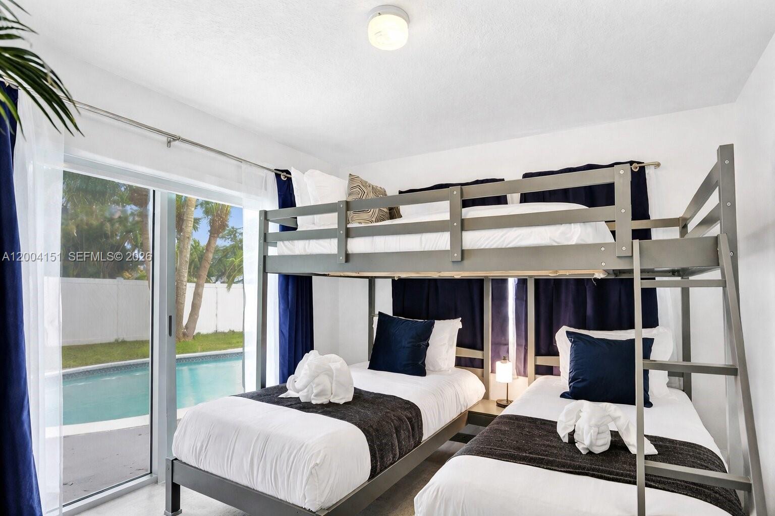 HOLLYWOOD HOMESITES HIGH - Residential