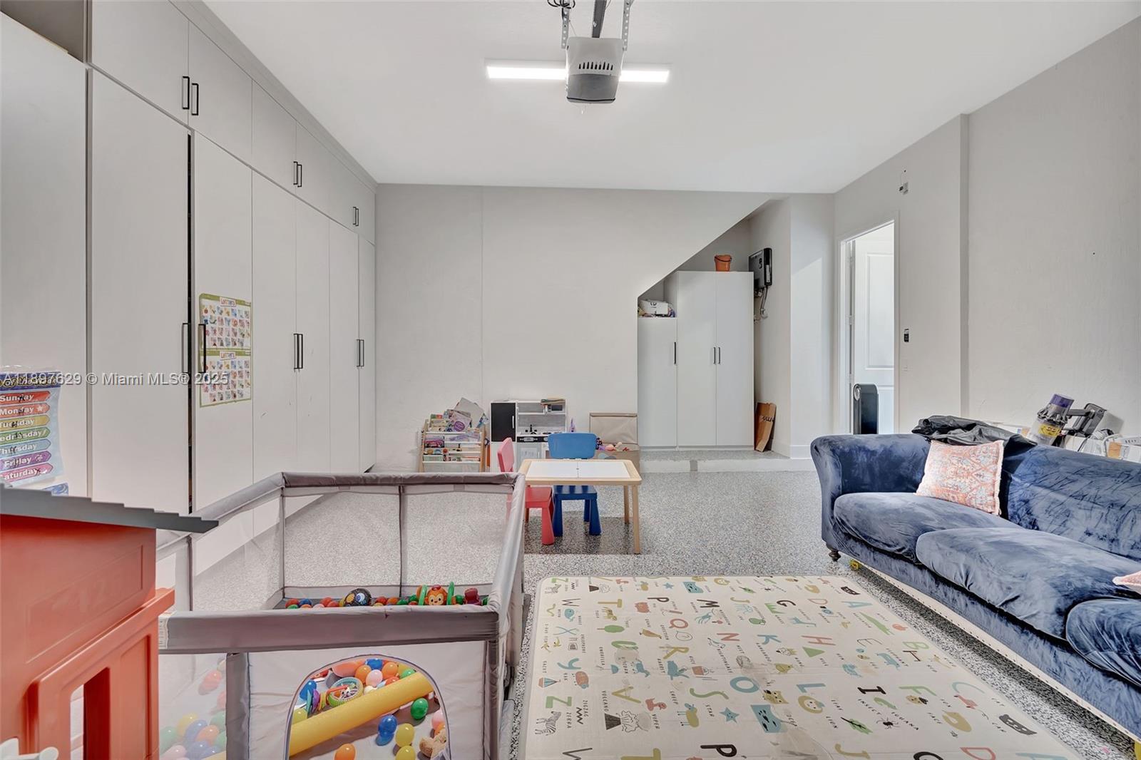 SOUTH KENDALL SEC A - Residential Lease