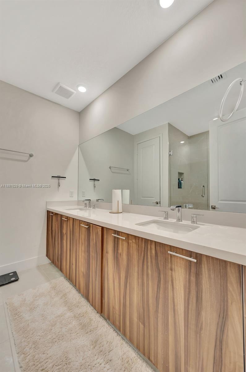 SOUTH KENDALL SEC A - Residential Lease