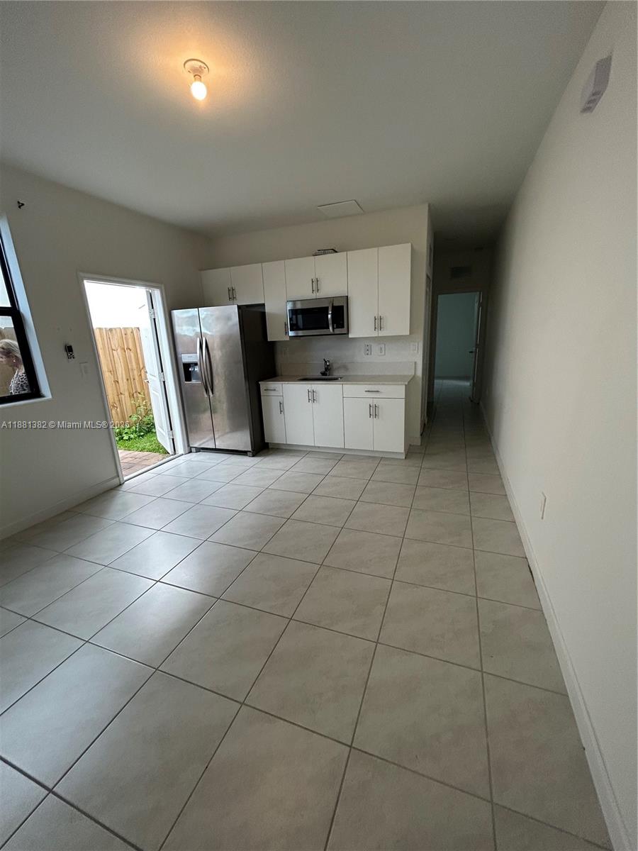 ESTATES AT SILVER PALM - Residential
