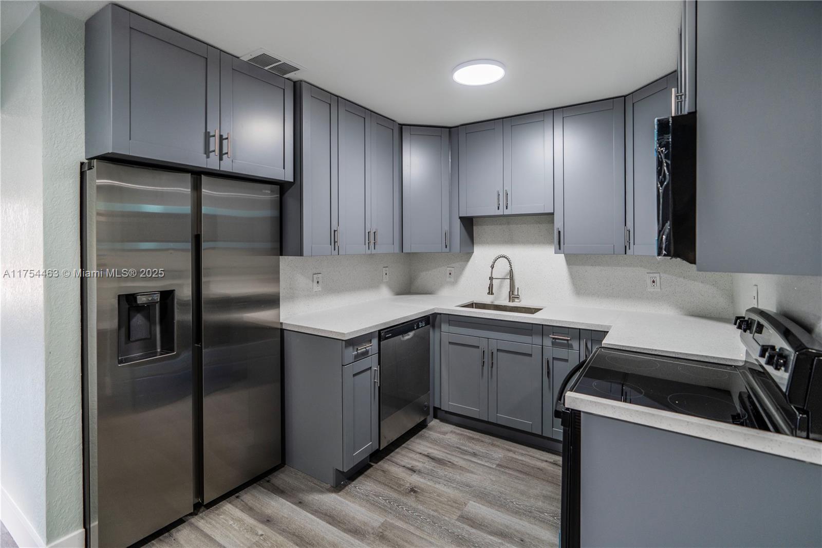 NORTH LAUDERDALE VILLAGE - Residential