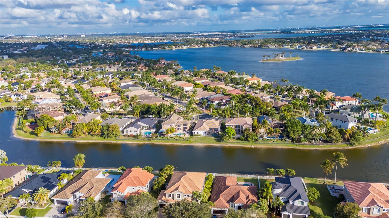 SUNSET LAKES PLAT ONE - Residential