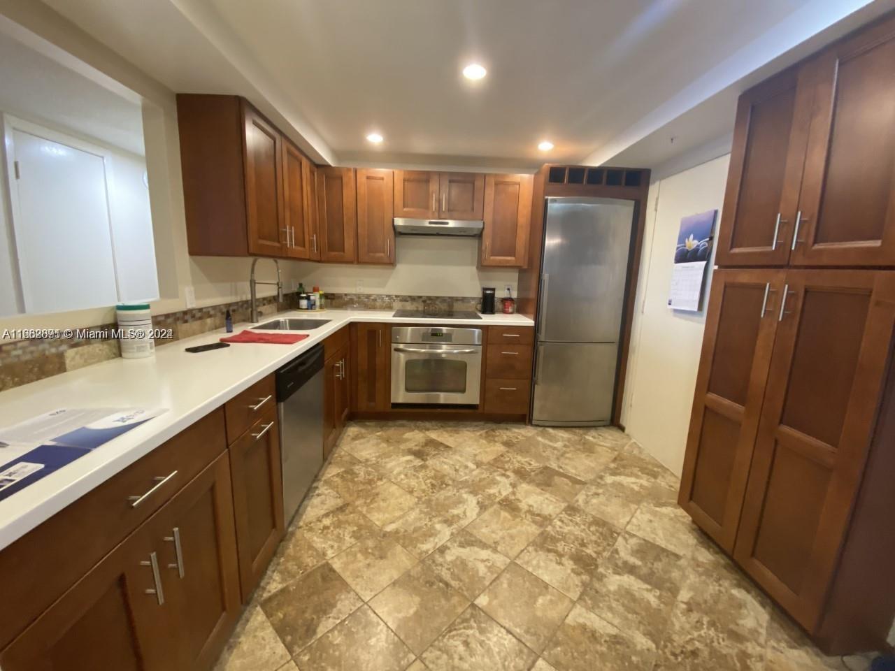 COMMODORE PLAZA CONDO - Residential