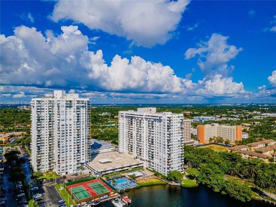 Best unit in the building with million dollar canal view. Spacious & bright 2/2 with beautiful bay, tennis courts and pool views. Unit is located in a bay front Commodore Plaza with its top-notch amenities such as 2 pools, fully equipped gym, 2 tennis courts, BBQ area, 24/7 security guard and Concierge Desk conveniently situated in a heart of Aventura in a walking distance to the shopping plazas & houses. Motivated Seller