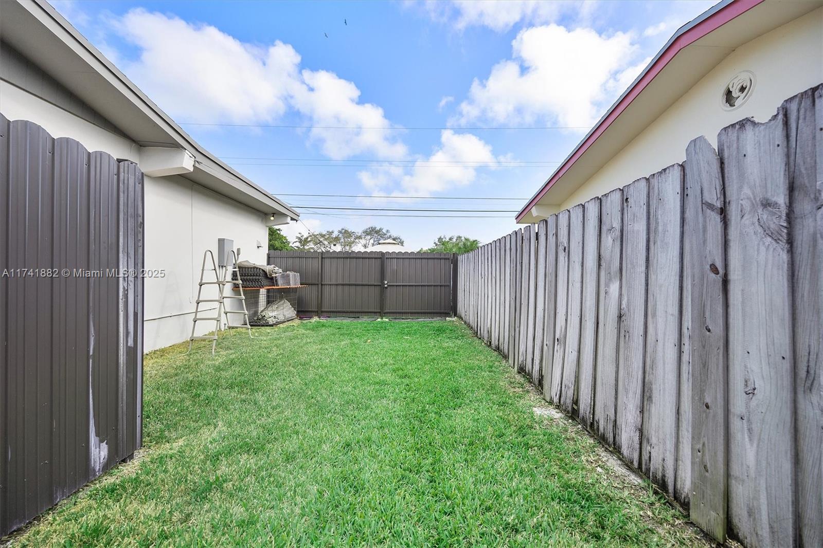 SOUTH CORAL HOMES SEC 2 - Residential
