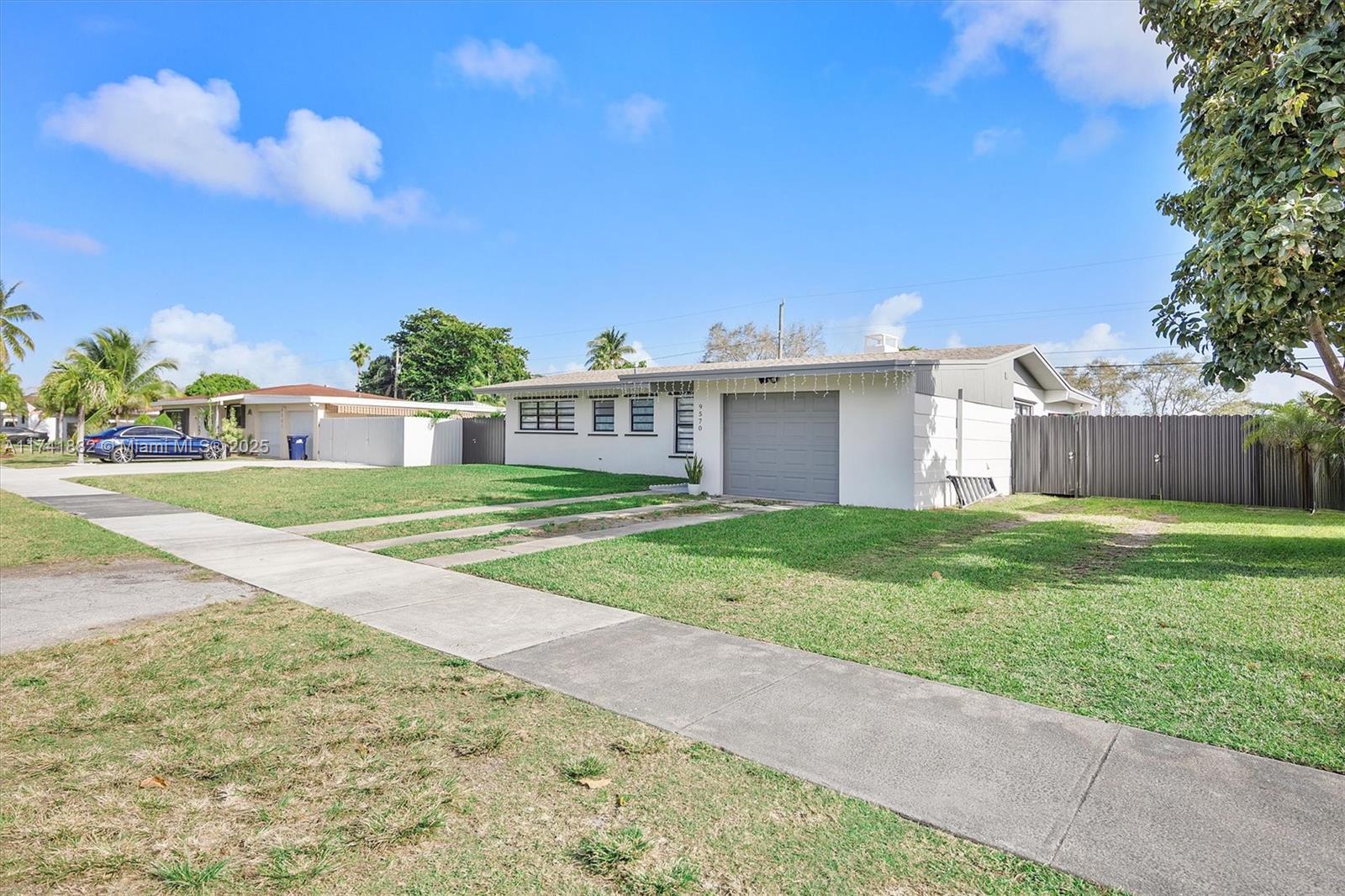 SOUTH CORAL HOMES SEC 2 - Residential