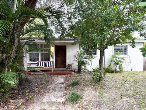 3611 SW 36th St West Park FL 33023