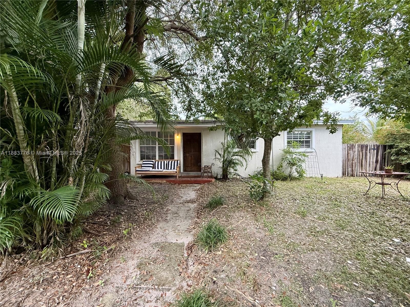 View photos, virtual tours, details... 3611 SW 36th St