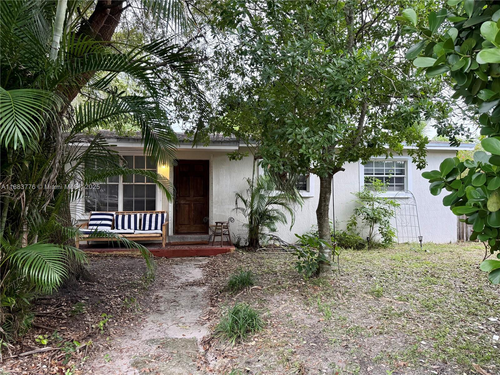 View photos, virtual tours, details... 3611 SW 36th St