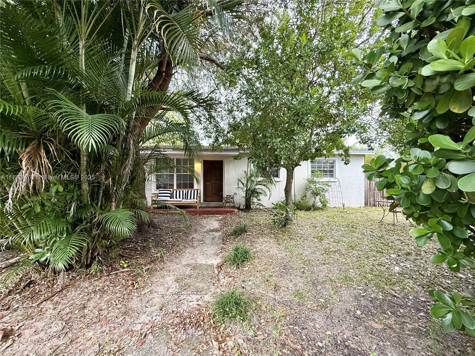 View photos, virtual tours, details... 3611 SW 36th St