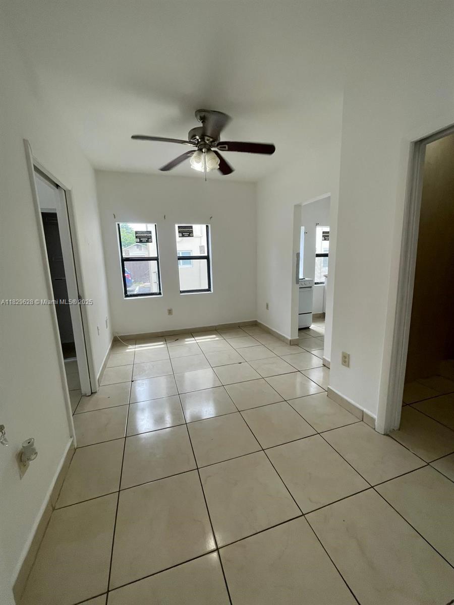 Charming 1-Bedroom Apartment in the Heart of Little Havana!
Welcome to this cozy and well-maintained 1-bedroom, 1-bath unit located in one of Miami's most vibrant and culturally rich neighborhoods. Just minutes from Downtown, Brickell, and Calle Ocho, this apartment offers the perfect balance of comfort and convenience. Ideal for singles or couples looking to experience the true Miami lifestyle. Fast approval and ready to move in!