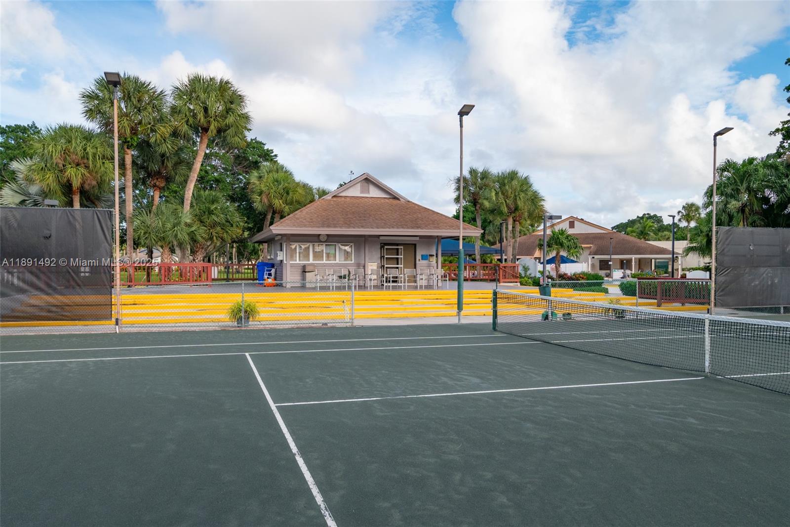 TERRACE HOMES AT BANYAN S - Residential