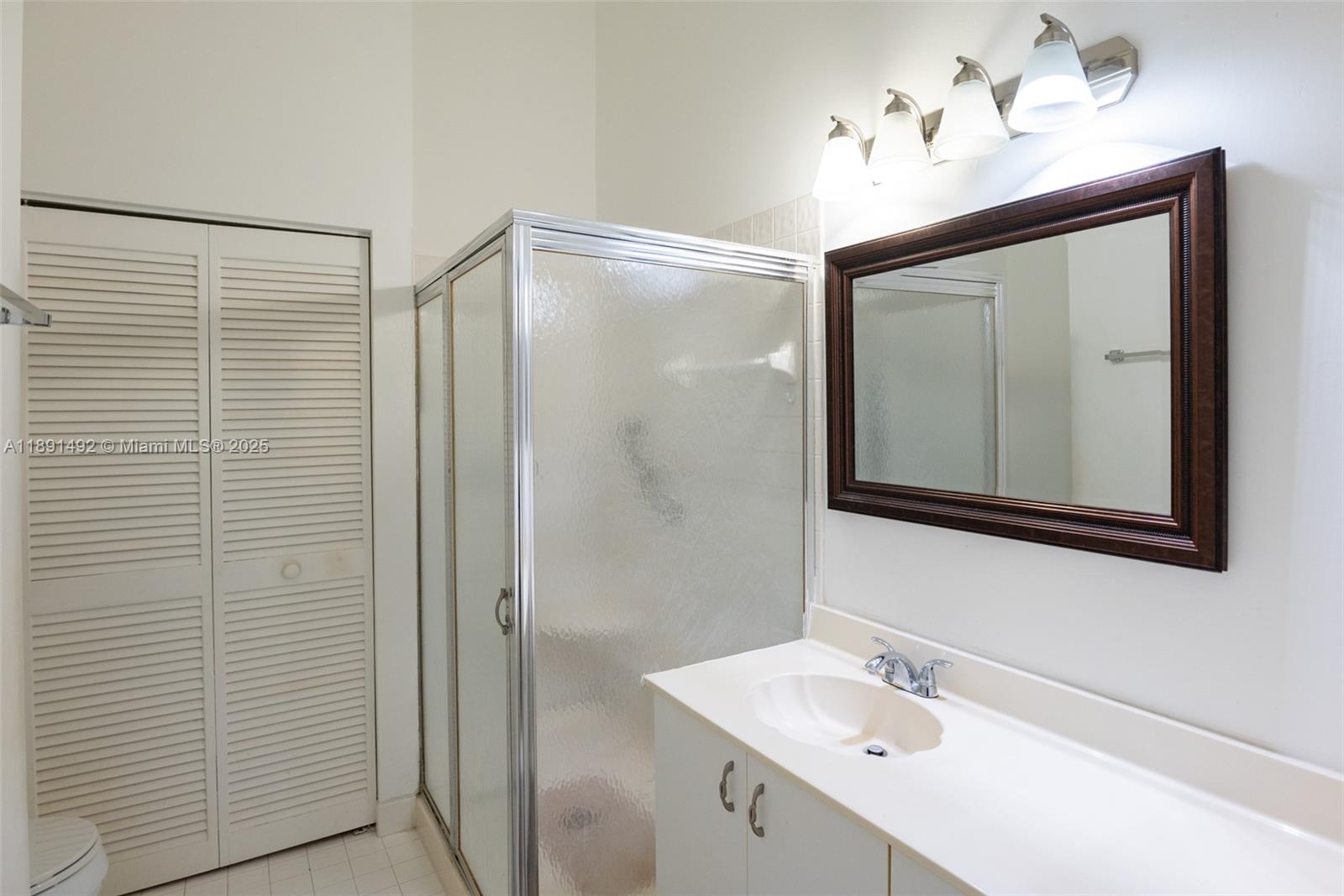 TERRACE HOMES AT BANYAN S - Residential