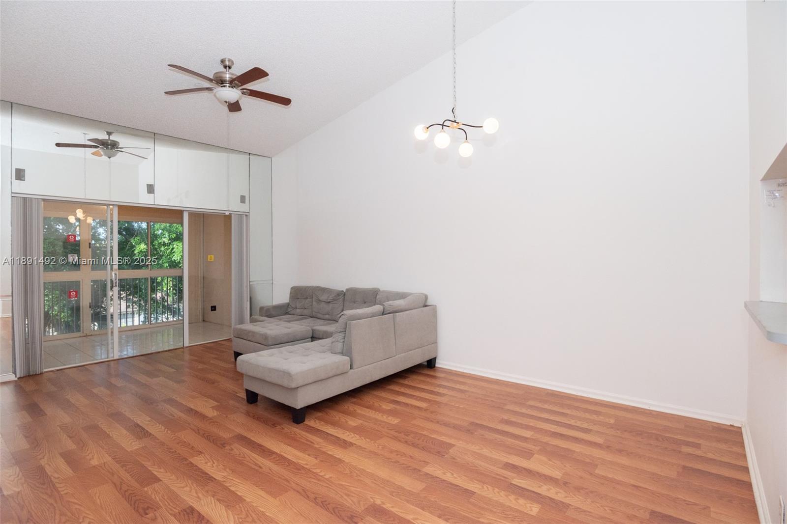 TERRACE HOMES AT BANYAN S - Residential