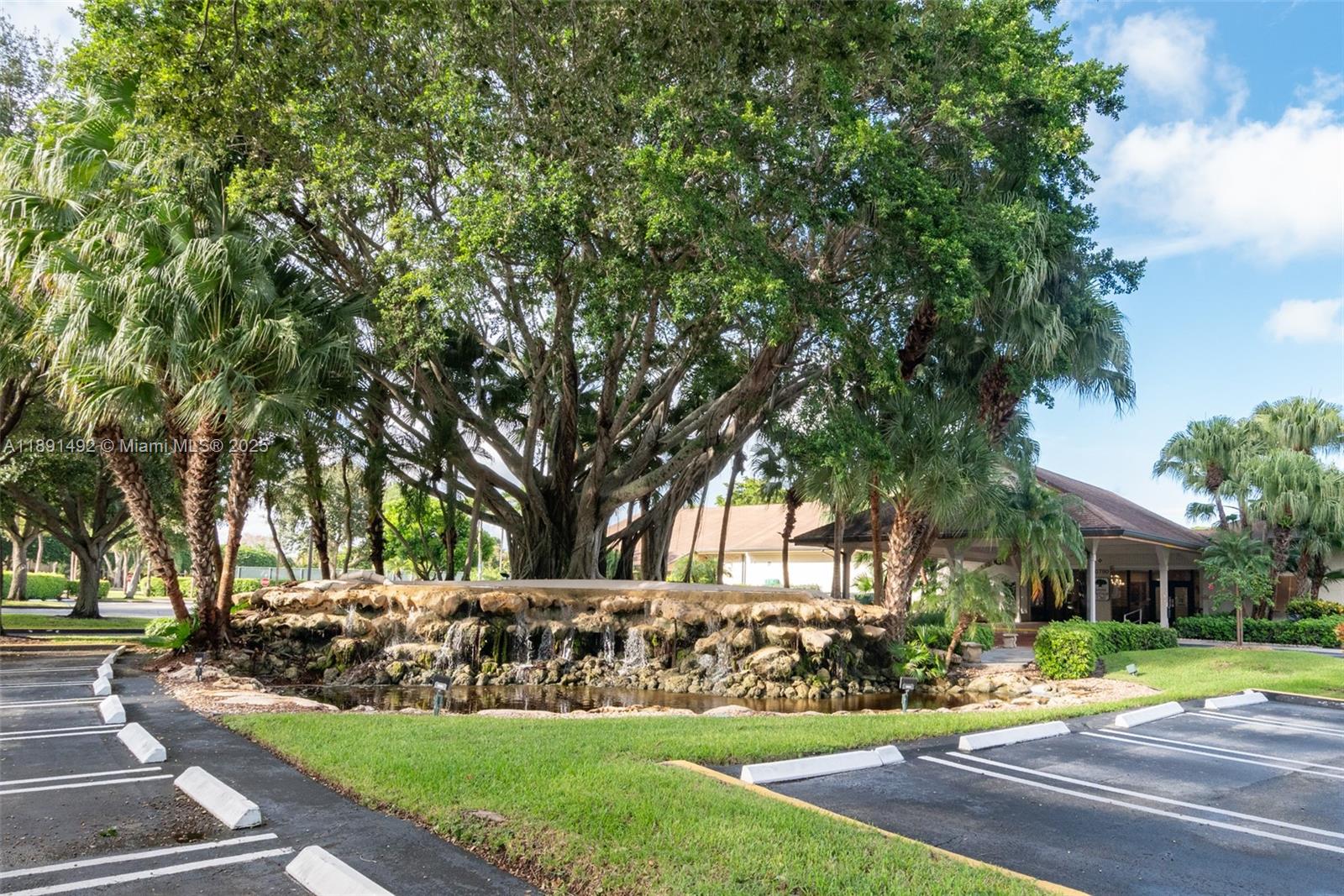 TERRACE HOMES AT BANYAN S - Residential