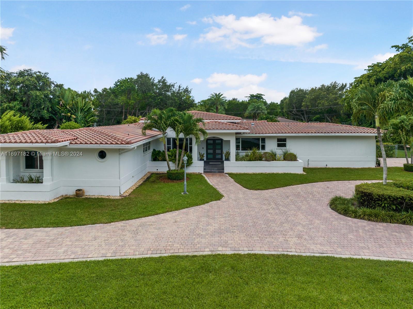 7900 Sw 129th Ter Ter, Pinecrest, Miami-Dade County, Florida - 4 Bedrooms  
4 Bathrooms - 