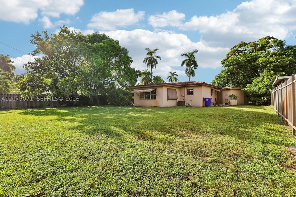 Photo of 3121 Hollywood Blvd, Hollywood, FL 33021 (MLS # A12079071)
