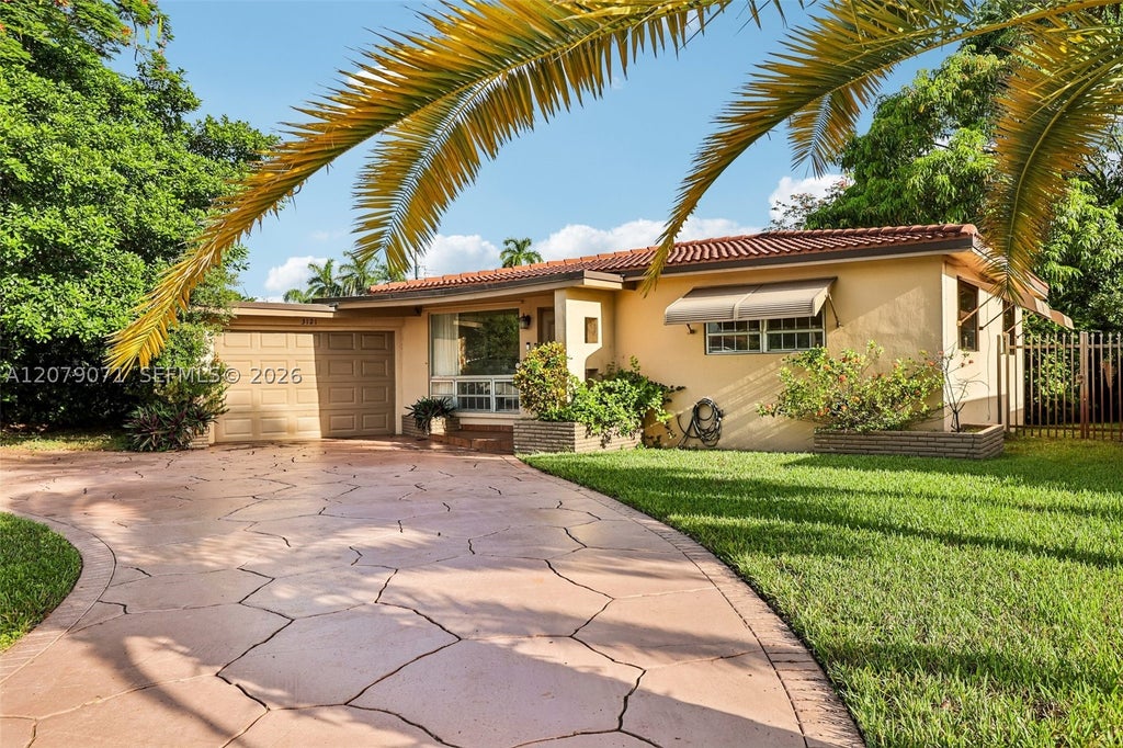 Photo of 3121 Hollywood Blvd, Hollywood, FL 33021 (MLS # A12079071)