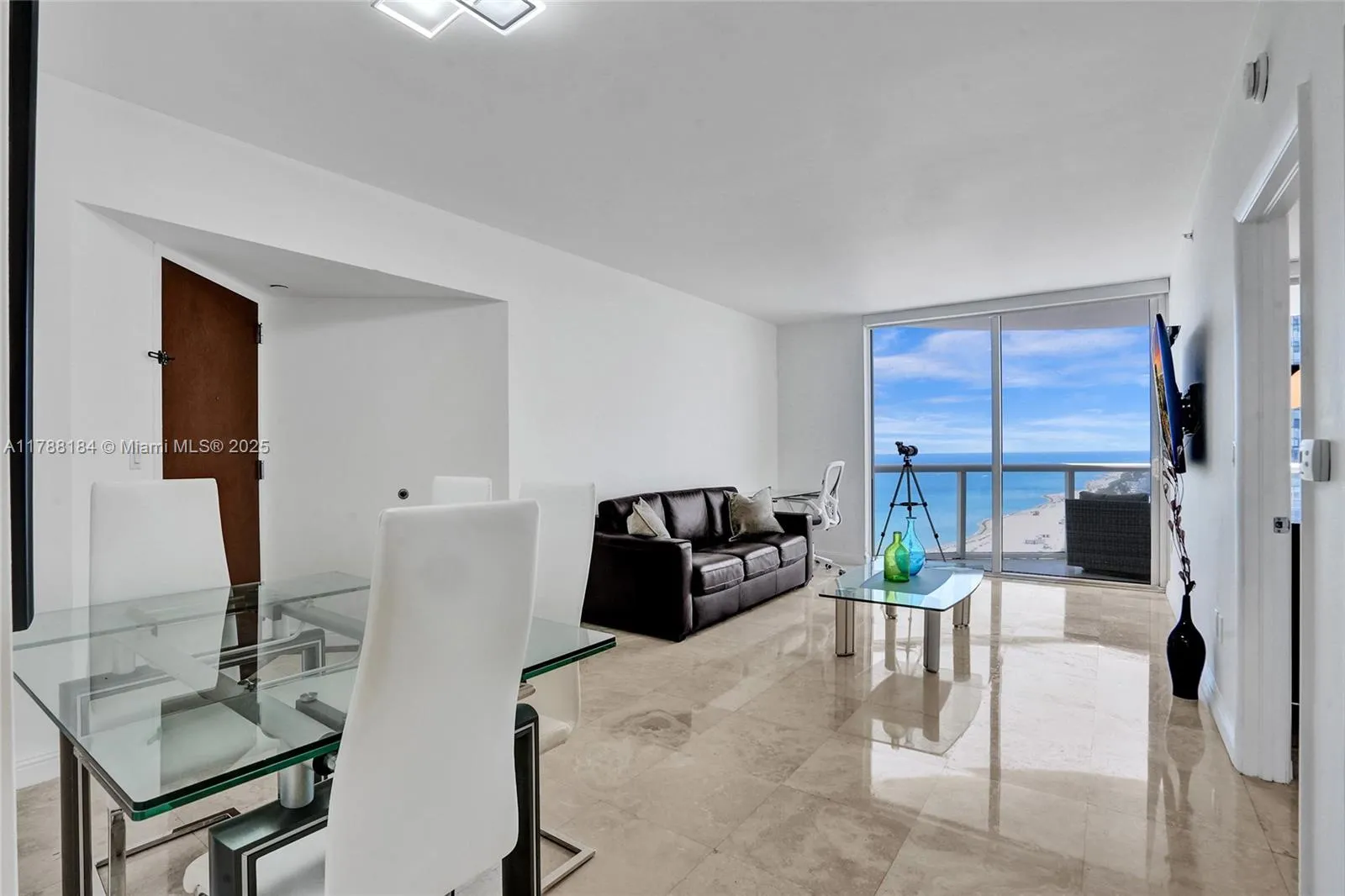 Miami Beach, Florida 33141, United States, 1 Bedroom Bedrooms, ,2 BathroomsBathrooms,Residential,Active,115481