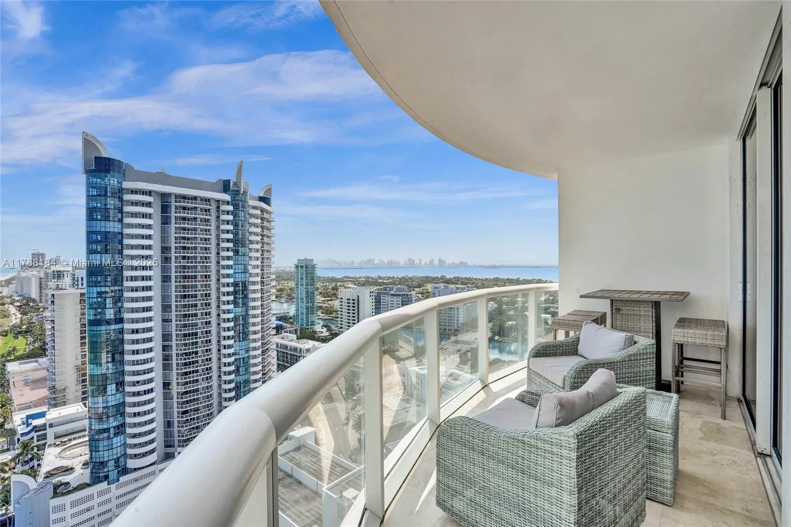 Miami Beach, Florida 33141, United States, 1 Bedroom Bedrooms, ,2 BathroomsBathrooms,Residential,Active,115481
